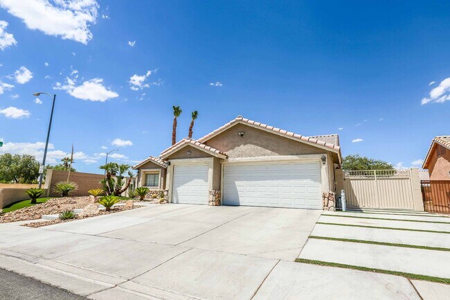 Building Photo - STUNNING 3 Bedroom Home with a 3 CAR GARAGE & RV PARKING!