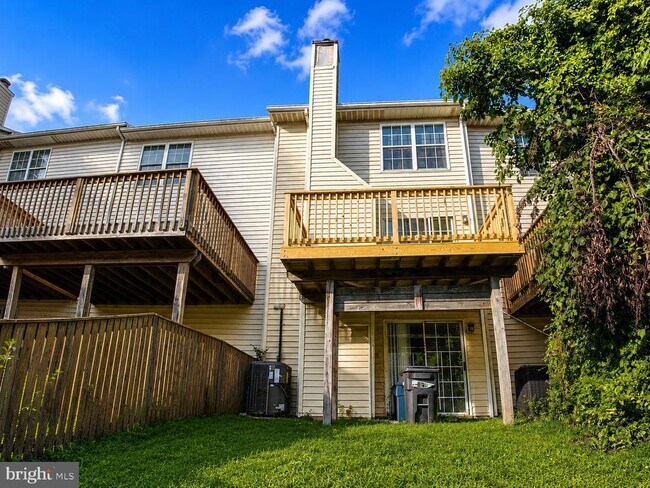 Building Photo - 3811 Glenview Terrace