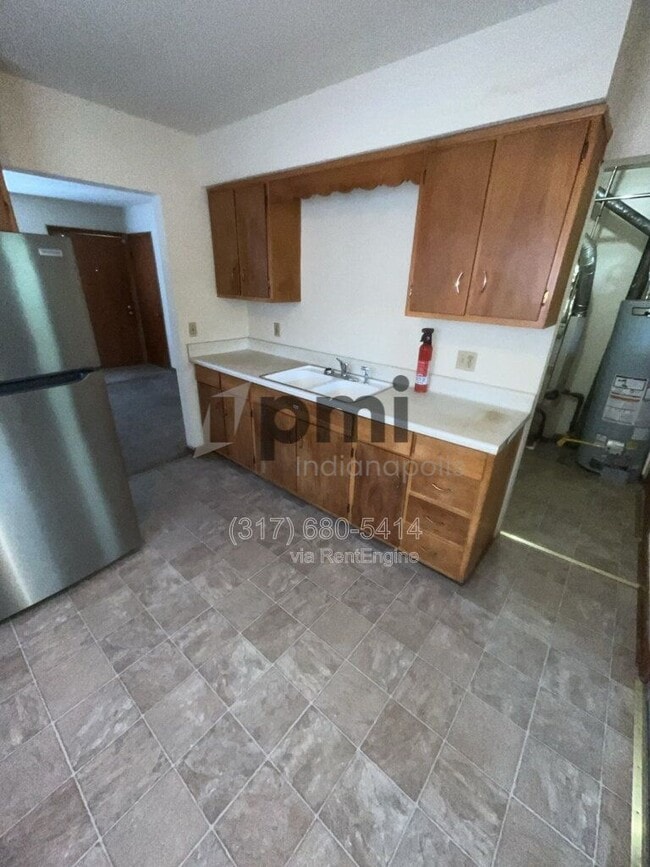 Building Photo - 116 E 19th St