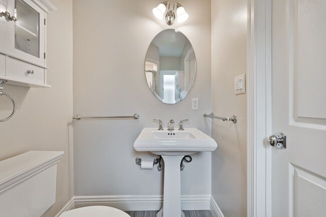 Building Photo - Fully Remodeled Single-Family Home Near Ap...