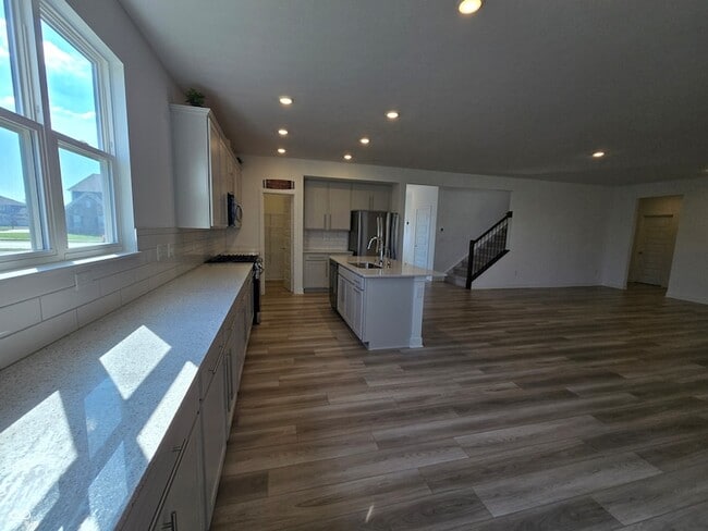 Building Photo - 5128 Summerton St