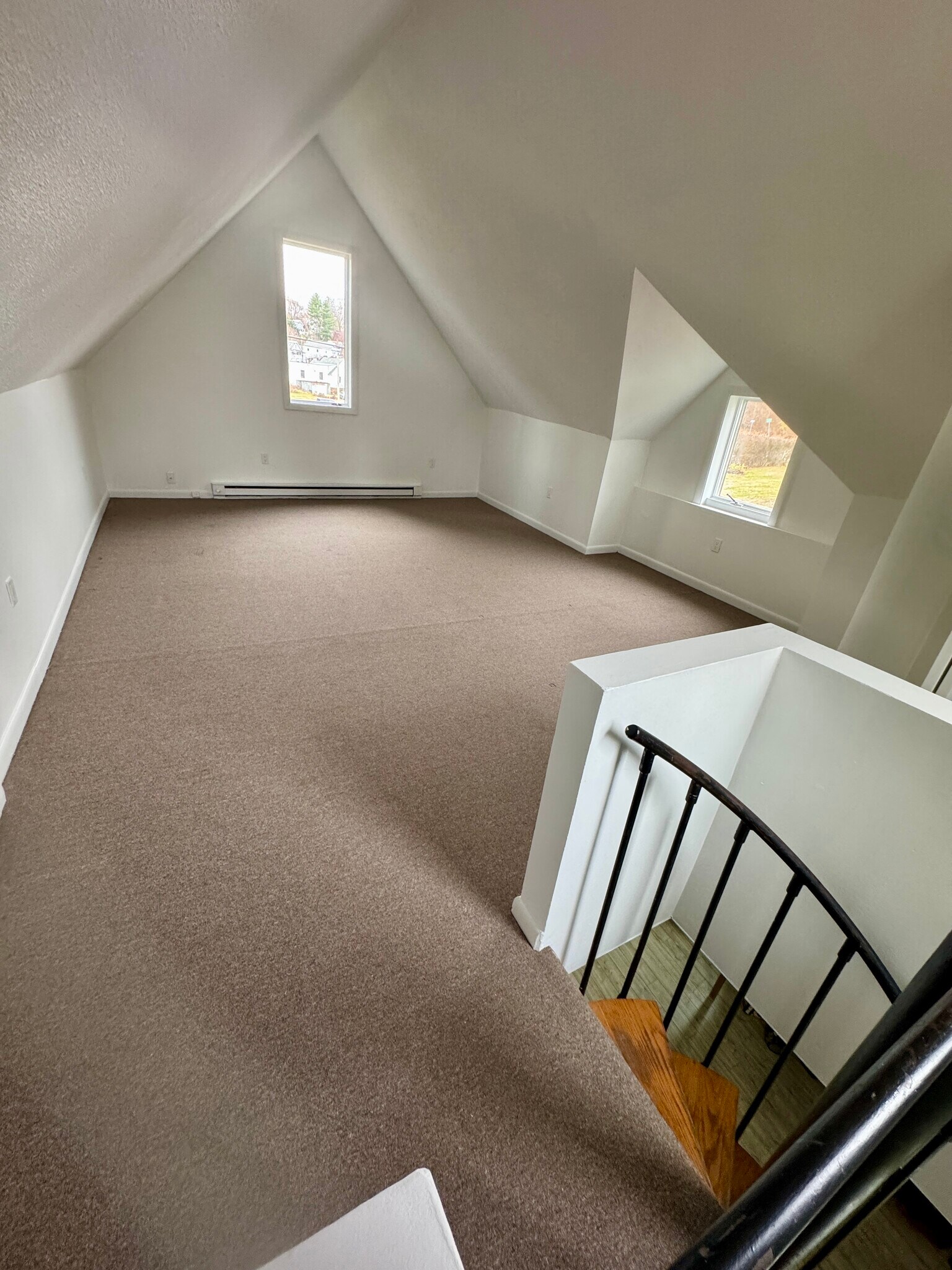 Building Photo - 100 Main St