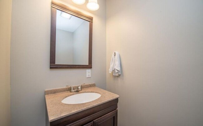 Building Photo - Well maintained 3 bedroom townhouse in established Frederick community ready early May!