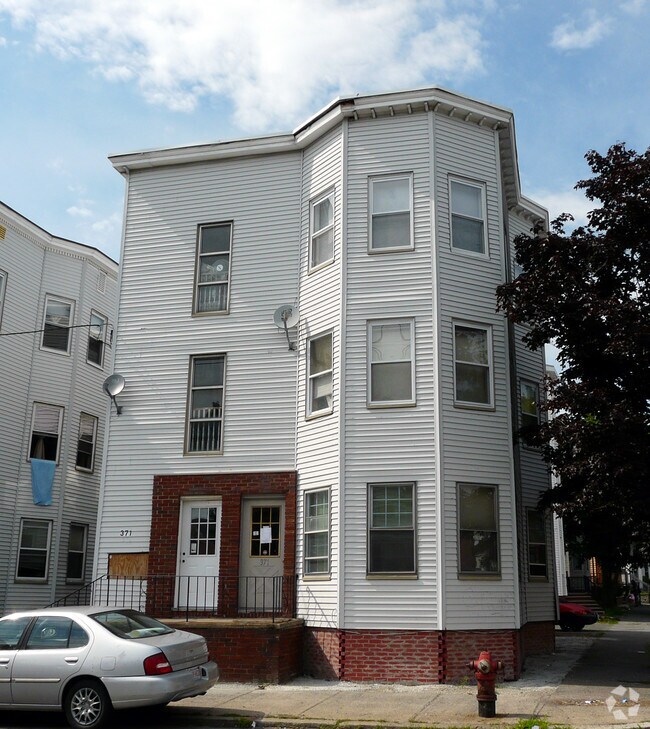 Building Photo - 371 Boston St