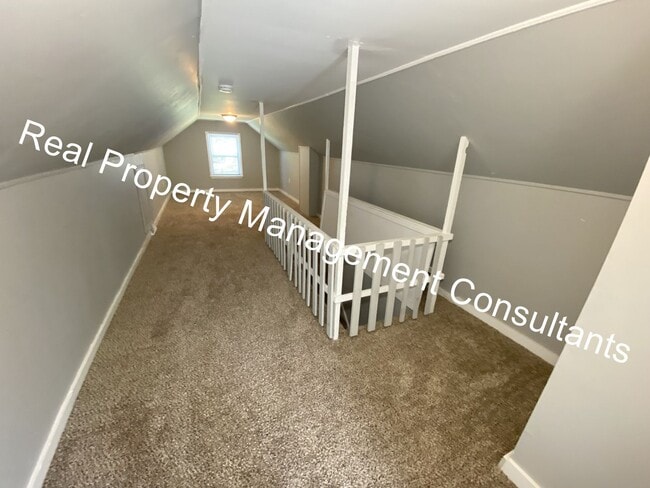 Building Photo - Charming 3 Bedroom, 1 Bathroom Home with B...