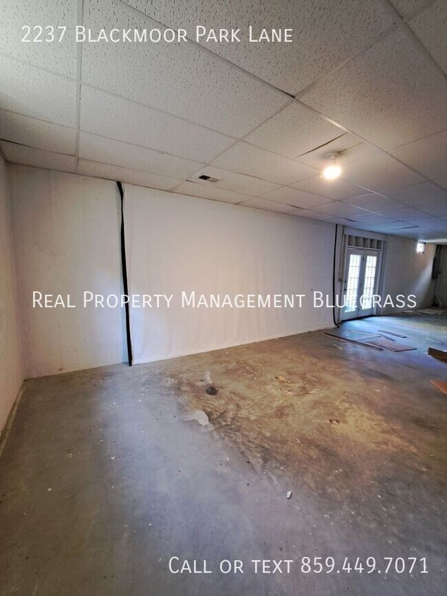 Building Photo - 2237 Blackmoor Park Ln