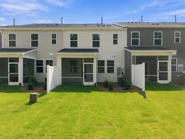 Building Photo - 216 Deercroft Dr