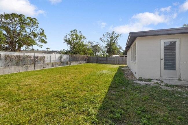 Building Photo - 6051 Carlton Ave