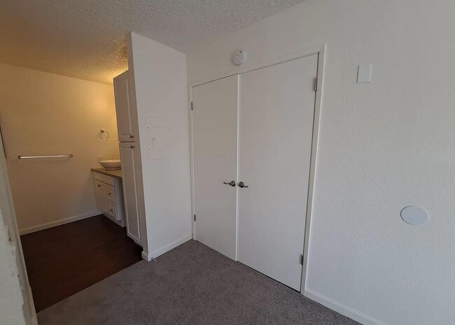 Building Photo - 10202 Black Mountain Rd