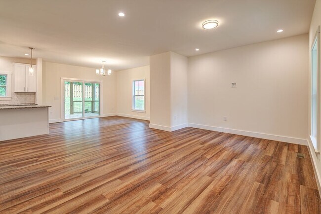 Building Photo - 204 Cascade Rdg Rd