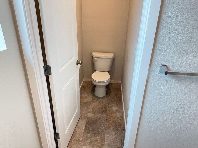 Building Photo - Newer 3 bedroom 2.5 bathroom house!