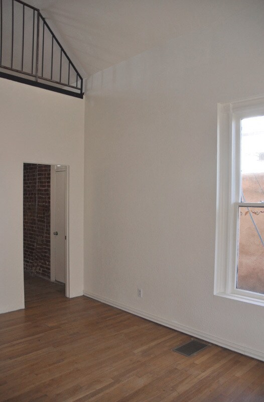 Building Photo - 711 Arno St SE