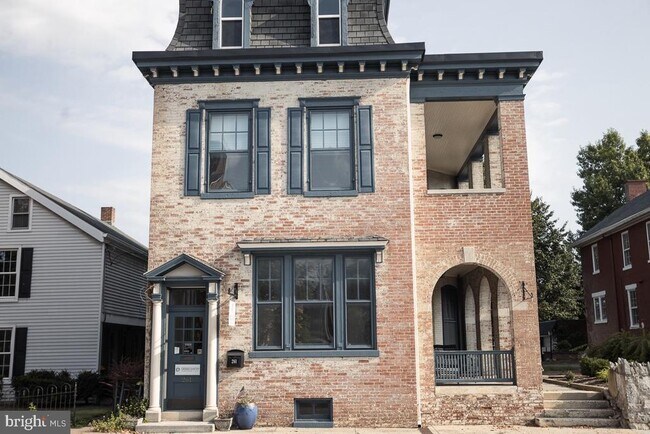 Building Photo - 261 Lincoln Way E