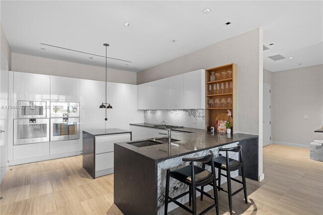 Building Photo - 4701 Meridian Ave