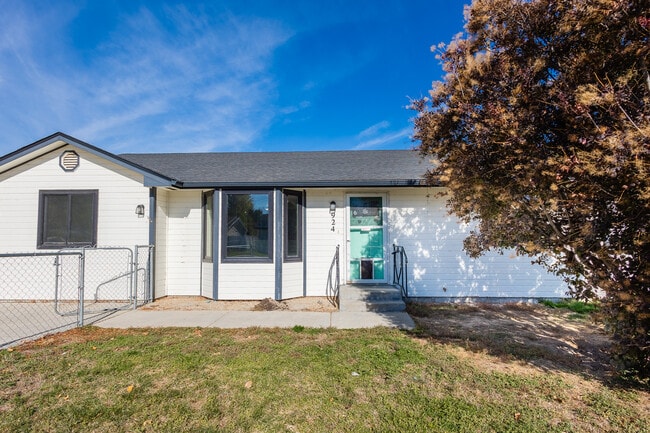 Building Photo - 924 E Georgia Ave