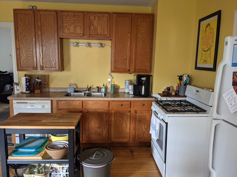 Kitchen - 1534 Jefferson St NE