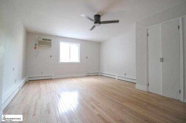 Building Photo - 3 bedroom in BROOKLYN NY 11231