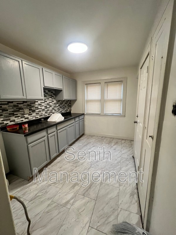 Building Photo - 6479 Plainview Ave