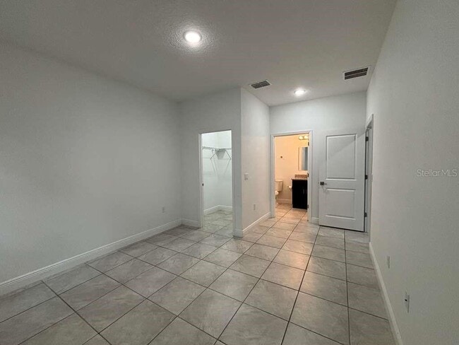 Building Photo - 9130 N Mendoza Way