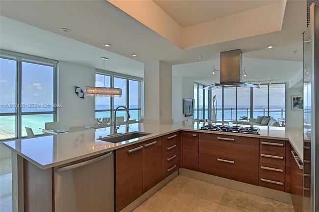 Building Photo - 3535 S Ocean Dr