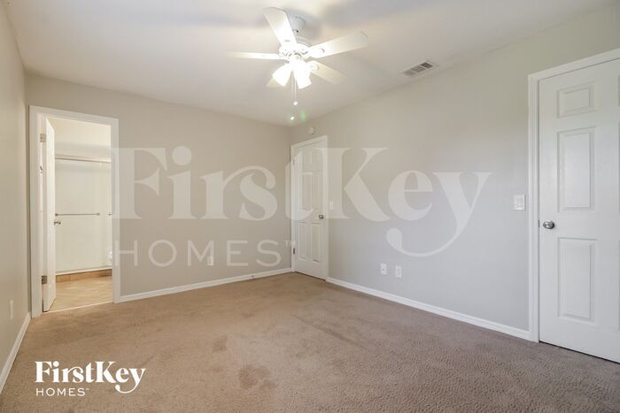 Building Photo - 7666 Glenmoor Ln
