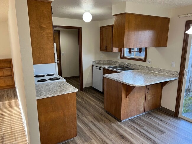 Building Photo - 2 Bedroom in Bethel-Danebo Area