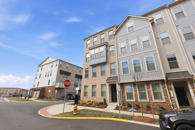 Building Photo - ***Coming Soon*** Stunning and Sun-filled 3 Bed 2.5 Bath Condo In Village At Manassas Park Condo