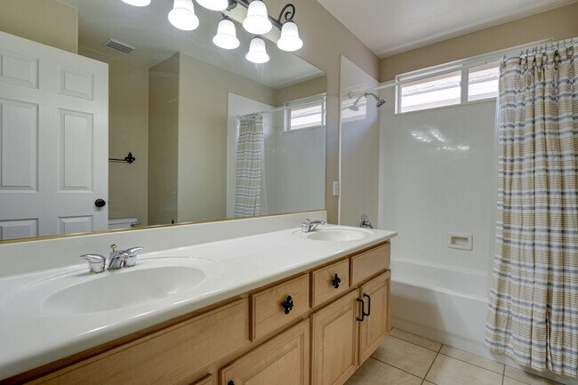 Building Photo - 4-Bedroom Home with Heated Pool & Spa