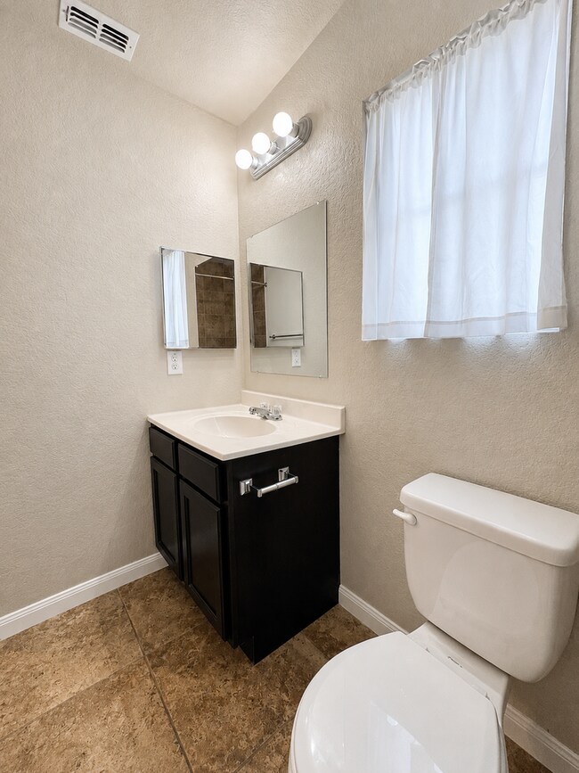 Building Photo - Wurzbach Meadows Town Home