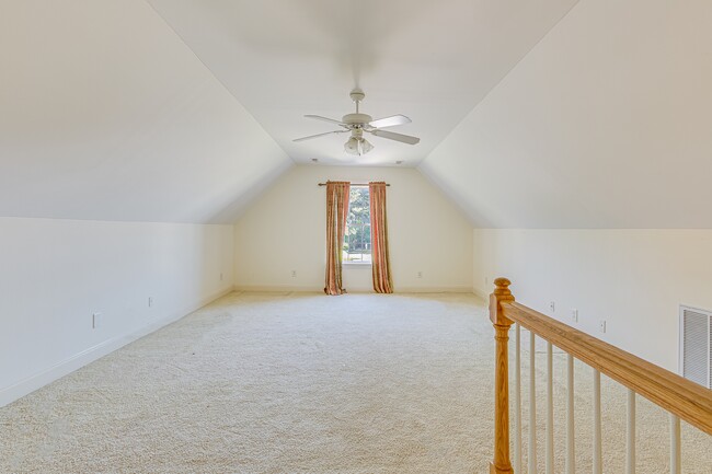 Building Photo - 1822 Lake Wateree Dr