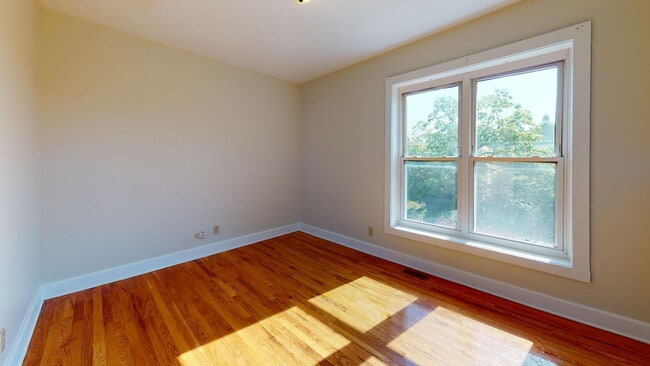Building Photo - 1363 Indianola Ave