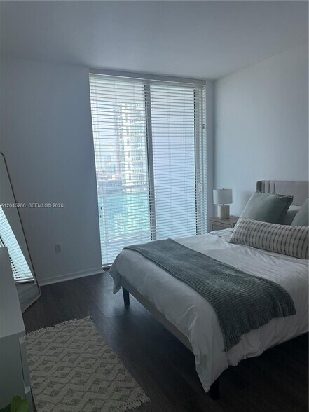 Building Photo - 950 Brickell Bay Dr