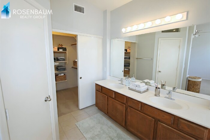 Building Photo - 1107 W Whitten St