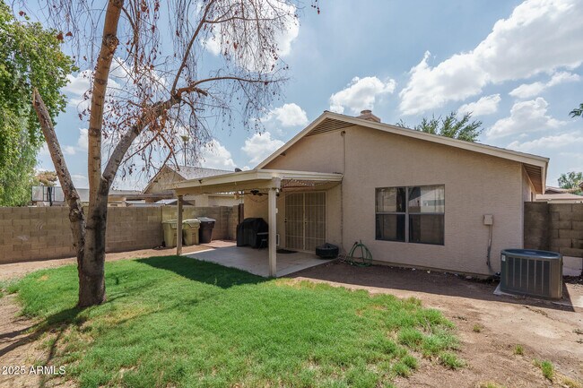 Building Photo - 6450 W Lawrence Ln