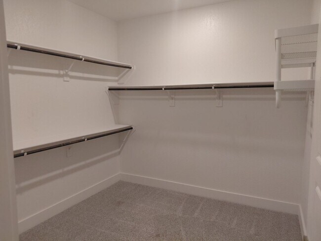 Building Photo - 3/2/2 - GODLEY - COMMUTER Friendly