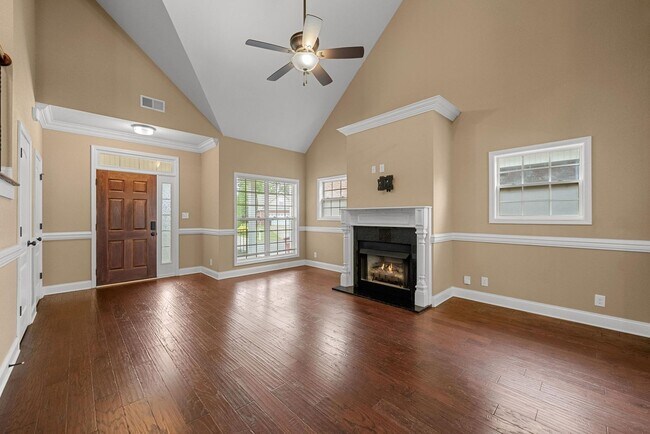 Building Photo - Pet Friendly in Sango!