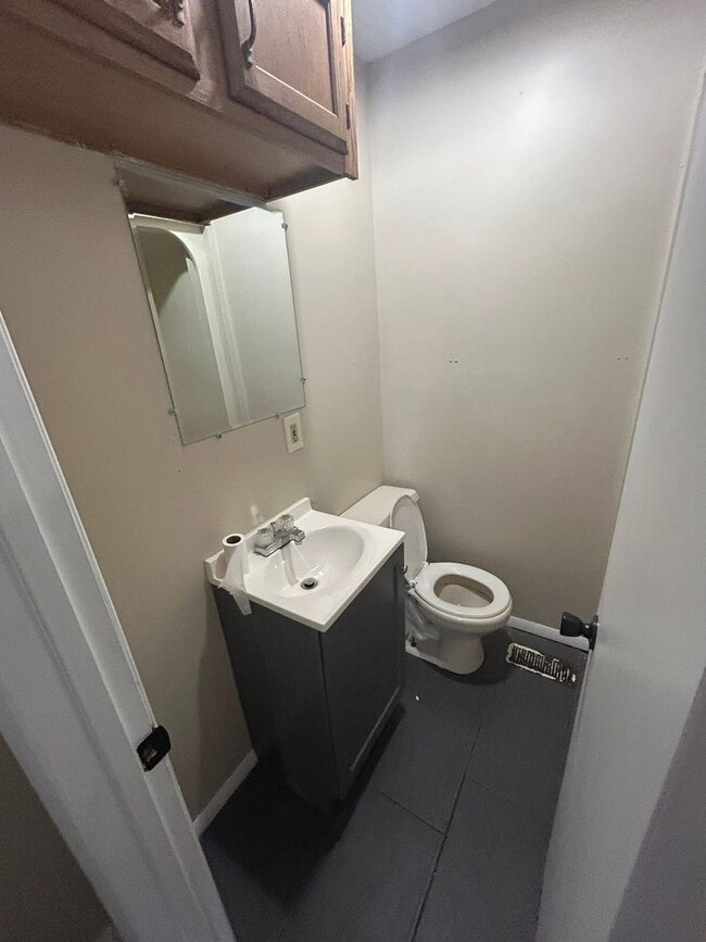 Building Photo - $895 a month! 4-Bedroom Apartment Near Bal...
