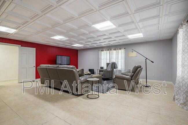 Building Photo - 2215 Spalding Dr