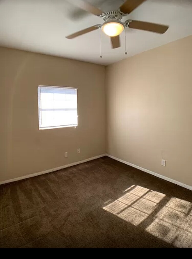 Building Photo - 1207 N Ross Ave