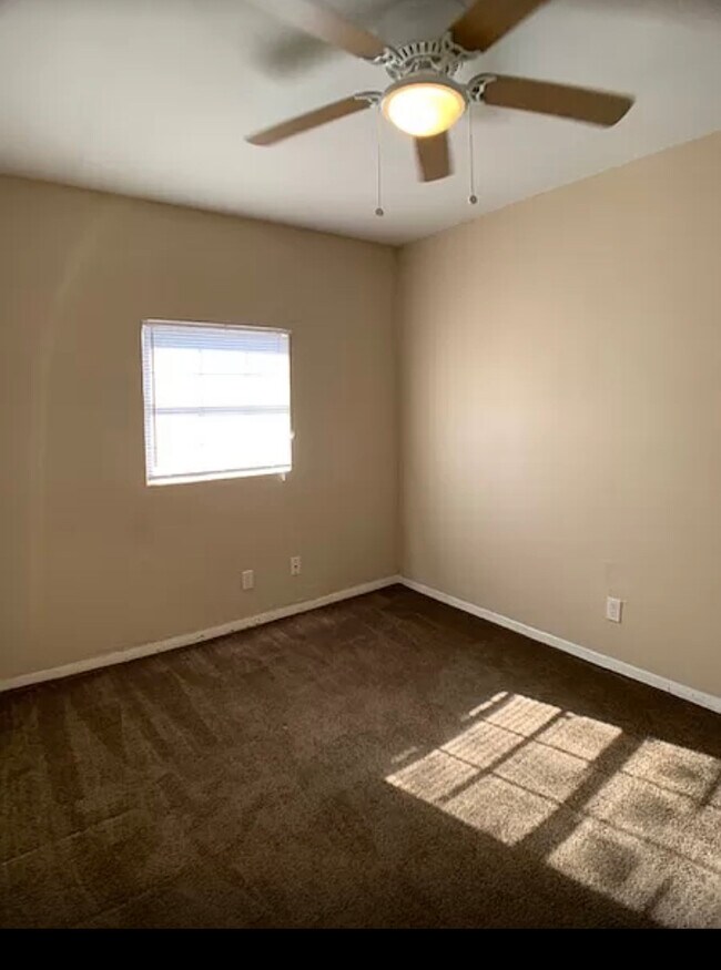 Building Photo - 1207 N Ross Ave