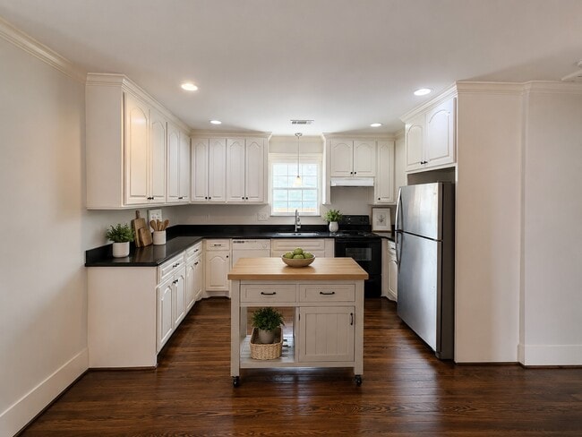Building Photo - 404 E 29th St