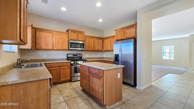 Building Photo - 9107 N 185th Ave