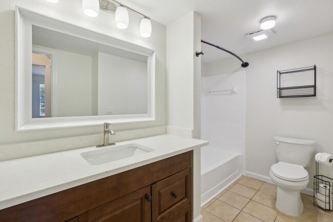 Building Photo - 9 Arbor Club Dr