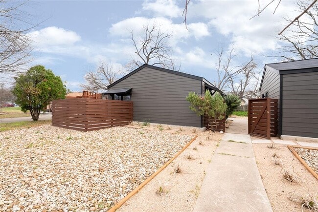 Building Photo - 5731 Wellington Dr