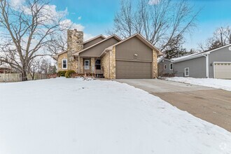 Building Photo - Within Minutes to K-State Stadium!