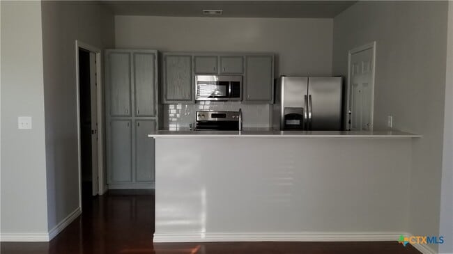 Building Photo - 318 Lowes Blvd