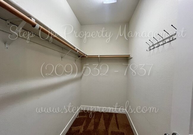 Building Photo - Elegant and Spacious 3-Bedroom Home with Modern Upgrades!