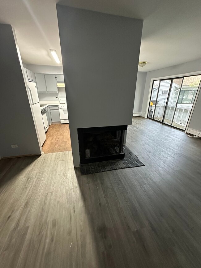 Building Photo - 2500 Bayside Dr