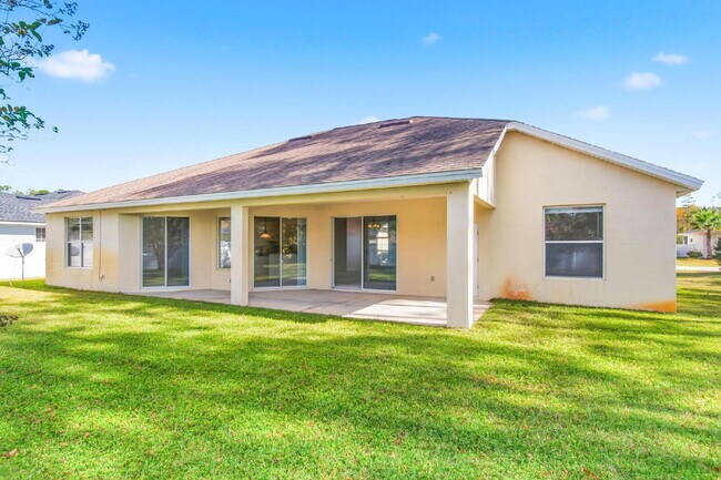 Building Photo - Close to Town Center and Shopping