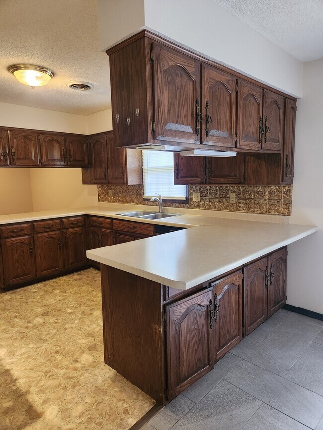 Building Photo - 918 W Cape Rock Dr